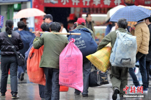 聚焦春節(jié)“恐歸族”：近鄉(xiāng)情怯，恐懼何來？(圖)